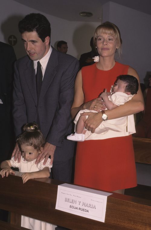 Belén Rueda y Daniel Écija con sus hijas Belén y María