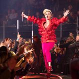 Katy Perry actuando en los iHeartRadio Music Awards 2017