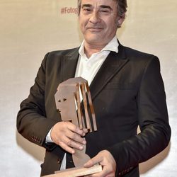 Eduard Fernández con su Fotograma de Plata 2016