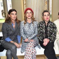Carlota Casiraghi con Bianca Brandolini, Eugenie Niarchos, Juliette Dol y Lauren Santo Domingo en la Paris Fashion Week