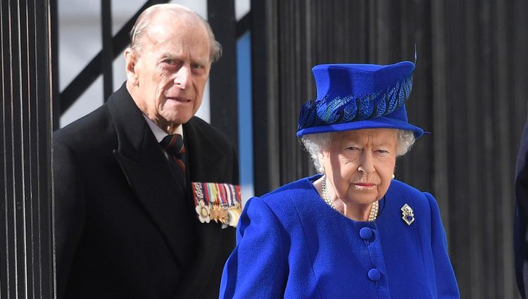 La Reina Isabel y el Duque de Edimburgo en la inauguración de un Memorial en recuerdo a los caídos en las guerras de Irak y Afganistán