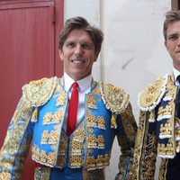 Manuel Díaz 'El Cordobés' y su hermano Julio Benítez antes de la corrida de Morón de la Frontera