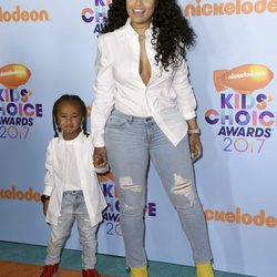 Blac Chyna y su hija en los Nickelodeon Kids' Choice Awards 2017
