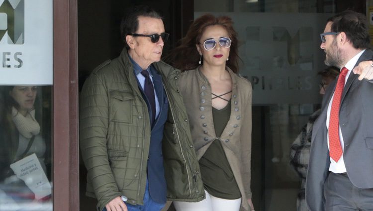 José Ortega Cano y Ana María Aldón saliendo del Hospital Montepríncipe de Madrid