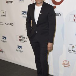 Roberto Enríquez en la red carpet de la XXVI edición de los Premios de la Unión de Actores