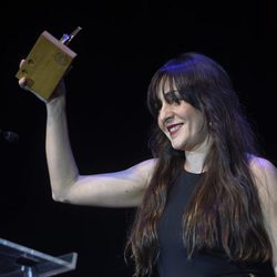 Candela Peña con su premio de la Unión de Actores 2017