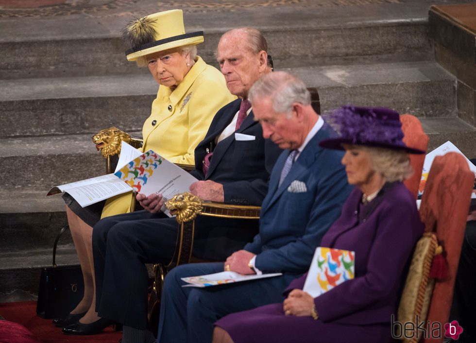 La Reina Isabel, el Duque de Edimburgo, el Príncipe Carlos y la Duquesa de Cornualles en la Misa del Día de la Commonwealth 2017