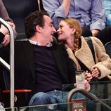 Mary-Kate Olsen y Olivier Sarkozy viendo un partido de la NBA