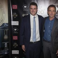 Álex Lequio en la presentación de su ginebra con su padre Alessandro Lequio