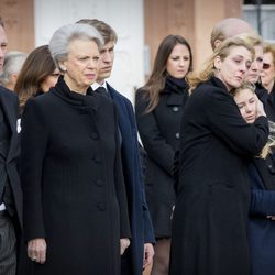 Benedicta de Dinamarca y sus hijos Gustavo y Alexandra en el funeral del Príncipe alemán Richard zu Sayn-Wittgenstein Berleburg
