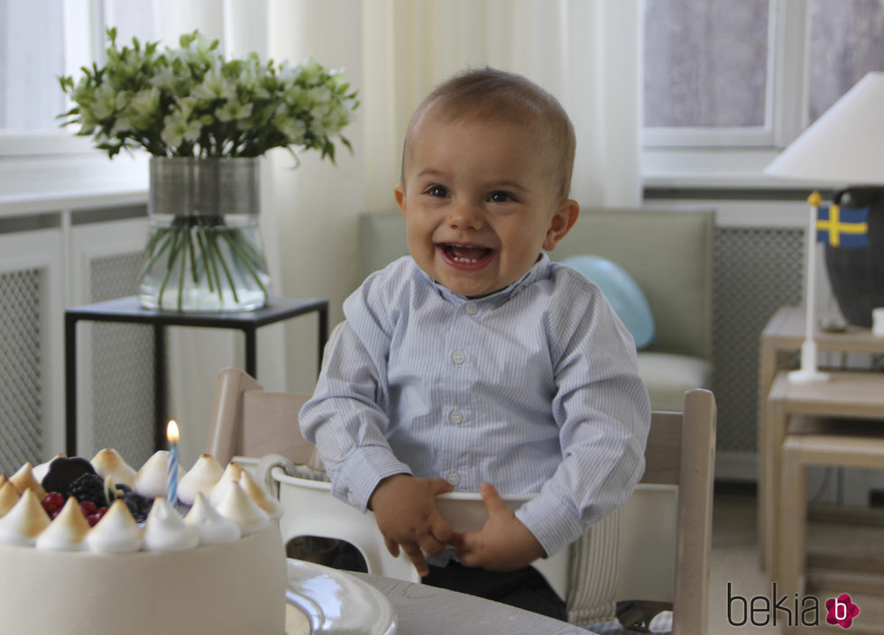 Oscar de Suecia, muy sonriente en su primer cumpleaños