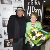 Paloma Gómez Borrero con Al Bano