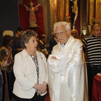 Paloma Gómez Borrero y el Padre Ángel