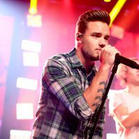 Liam Payne actuando en 'One Direction iHeartRadio Album Release Party'