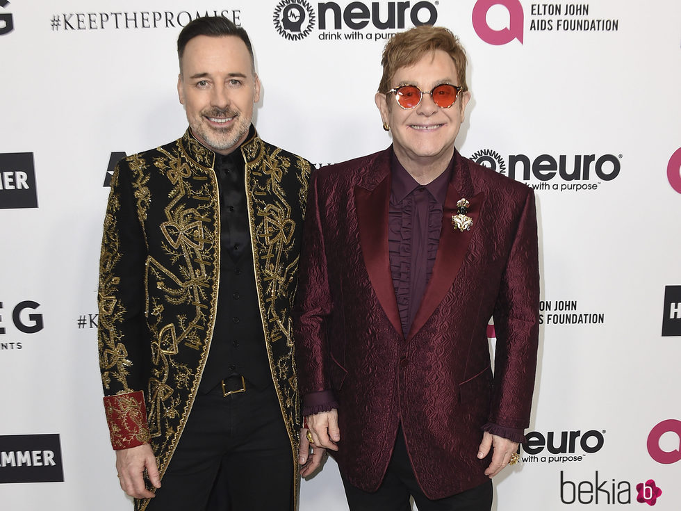 David Furnish con Elton John en la fiesta de su 70 cumpleaños