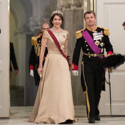 Federico y Mary de Dinamarca en la cena de Estado en honor a los Reyes de Bélgica