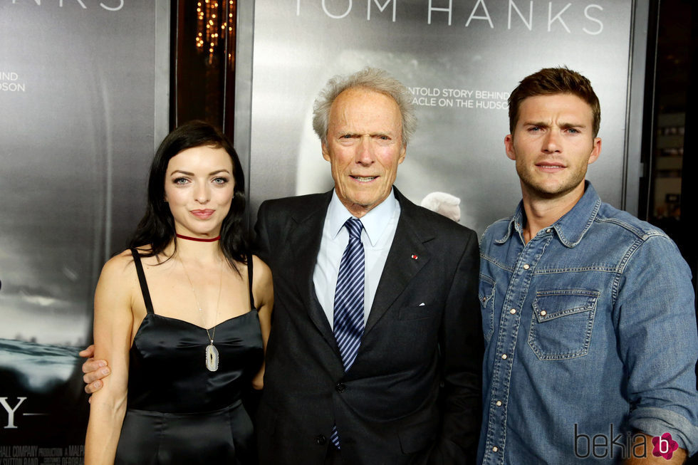 Clint Eastwood posa con sus hijos Francesa y Scott Eastwood