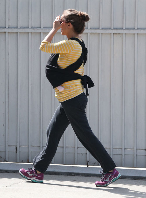 Natalie Portman paseando con su hija Amalia Millepied