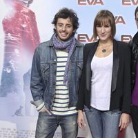 Javier Pereira, Cristina Alcázar y Francisco Boira en la premiere de 'Eva' en Madrid