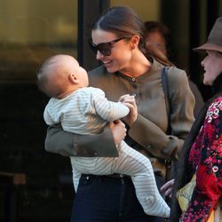 Miranda Kerr se divierte con su hijo Flynn