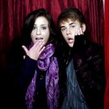 Justin Bieber y su novia en la ficción en una escena del videoclip 'Mistletoe'