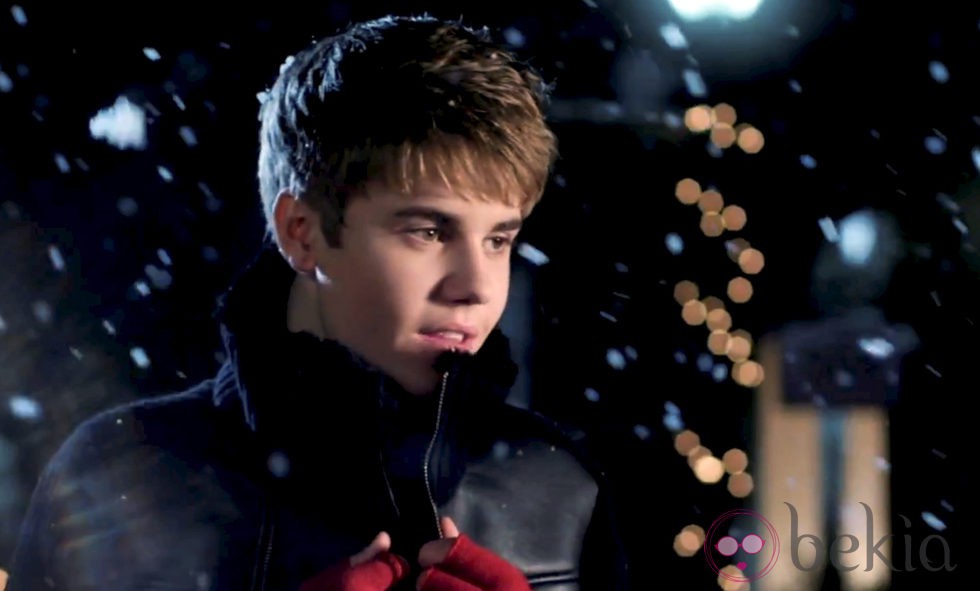 Primer plano de Justin Bieber en el videocliop de 'Mistletoe'