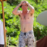 Dennis Quaid presume de torso desnudo en Hawai