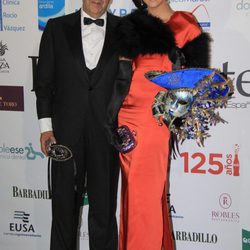 María Jesús Ruiz y su novio en los Premios Escaparate 2011