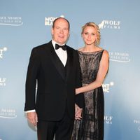 Los Príncipes Alberto y Charlene de Mónaco en los premios Princesa Grace en Nueva York