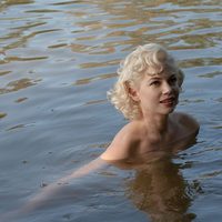 Michelle Williams bañándose desnuda en una escena de 'My week with Marilyn'