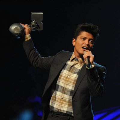 Bruno Mars recoge su galardón en los MTV Europe Music Awards 2011