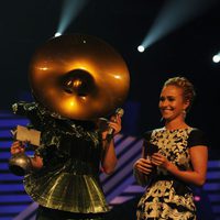 Hayden Panettiere y Lady Gaga en la ceremonia de los MTV Europe Music Awards 2011