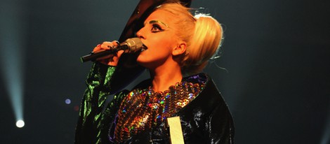 Lady Gaga con su galardón de los MTV Europe Music Awards 2011