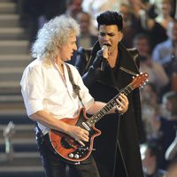 Brian May y Adam Lambert en la gala de los MTV Europe Music Awards 2011