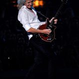 Brian May durante su actuación en los MTV Europe Music Awards 2011