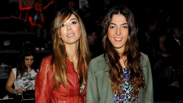 Eva Zaldívar y su hija Eva Navarro en el front row de Madrid Fashion Week