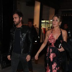 Jennifer Aniston y Justin Theroux de cena romántica por París