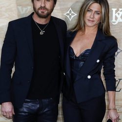 Jennifer Aniston y Justin Theroux en la fiesta de Louis Vuitton en París