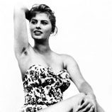Sophia Loren posando con sus axilas sin depilar