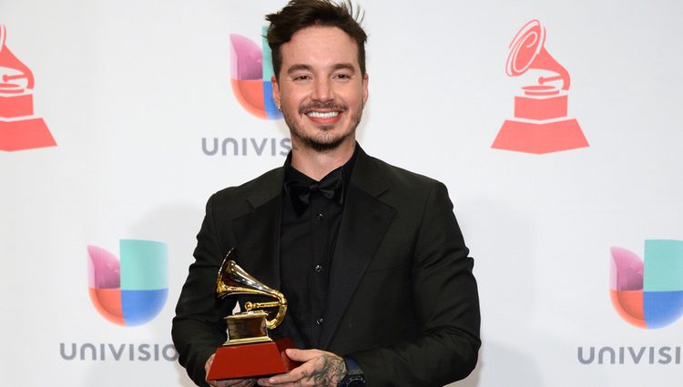 J Balvin en los Grammy Latinos 2015