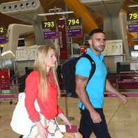 Janet Capdevila y Eliad Cohen en el aeropuerto de Madrid