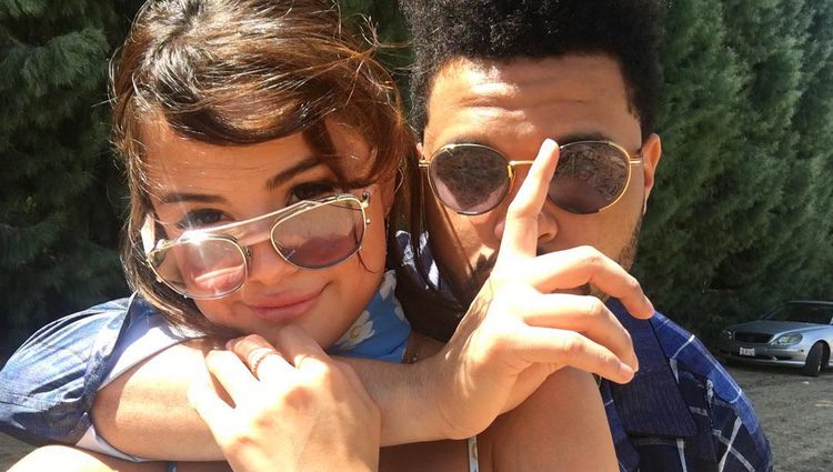 Selena Gomez comparte la primera imagen acompañada por The Weeknd en las redes