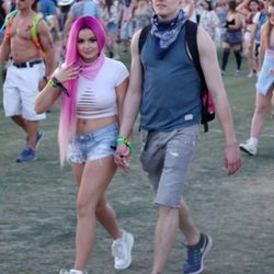 Ariel Winter y Levi Meden en el festival Coachella 2017