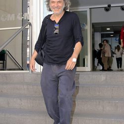 José Coronado a su salida del hospital tras sufrir un infarto