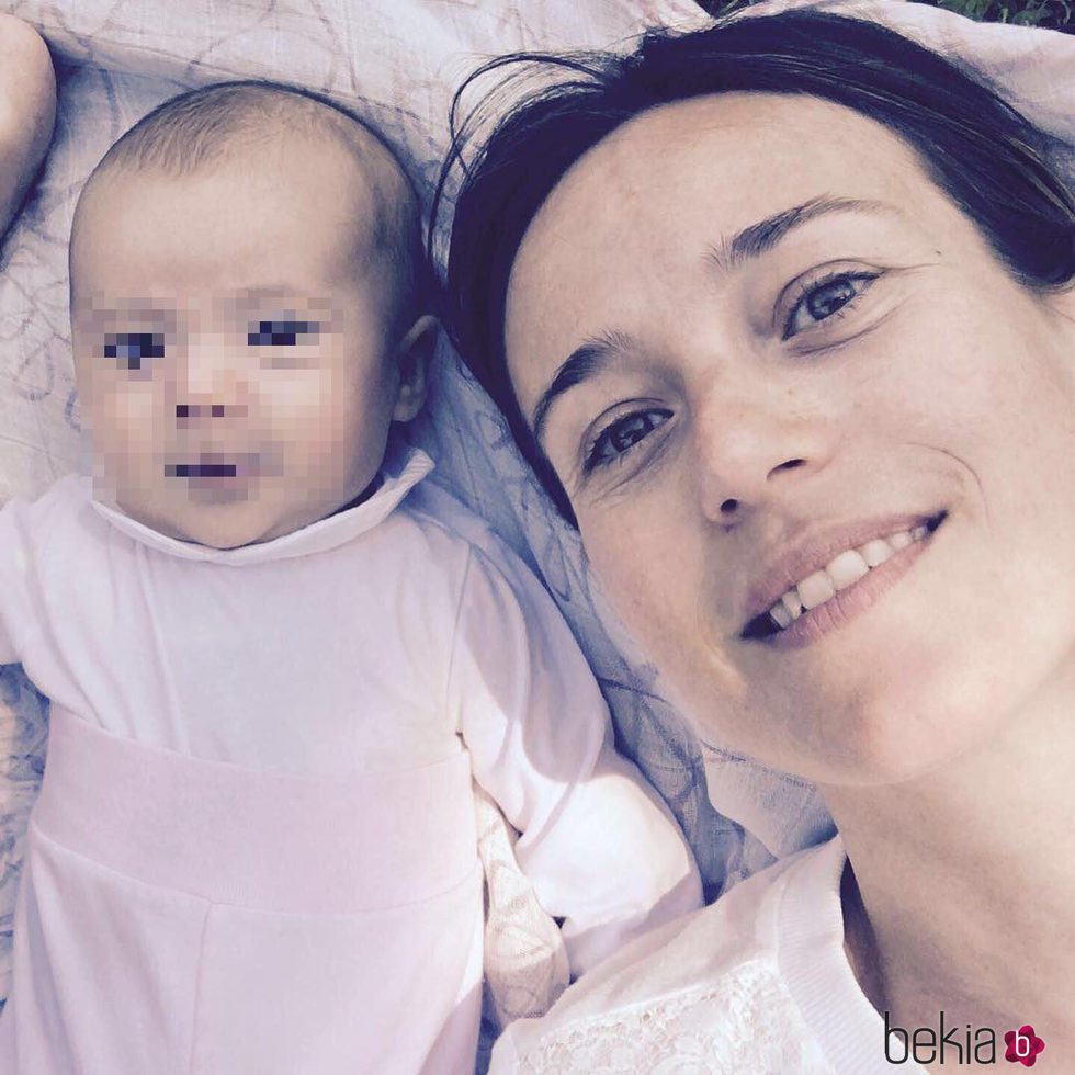 Marta Etura y su primera foto con su hija Chloe