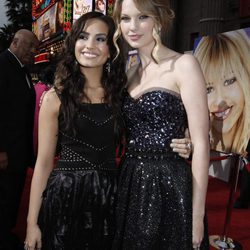 Demi Lovato y Taylor Swift en la premier de la película 'Hanna Montana' en 2009