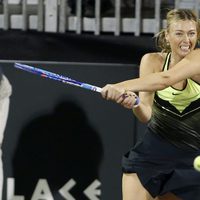 Maria Sharapova jugando al tenis