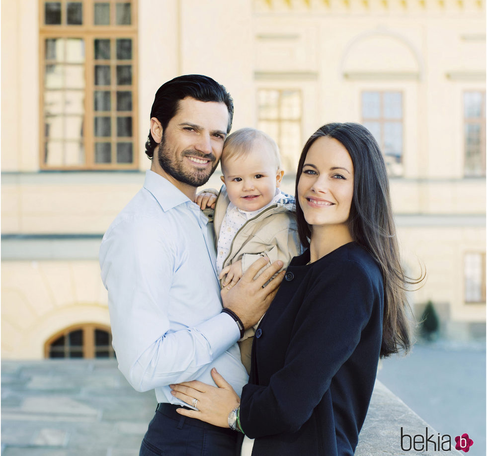Carlos Felipe de Suecia y Sofia Hellqvist con su hijo Alejandro en su primer año de vida