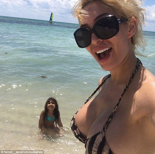 Farrah Abraham y su hija disfrutando durante sus vacaciones en Florida