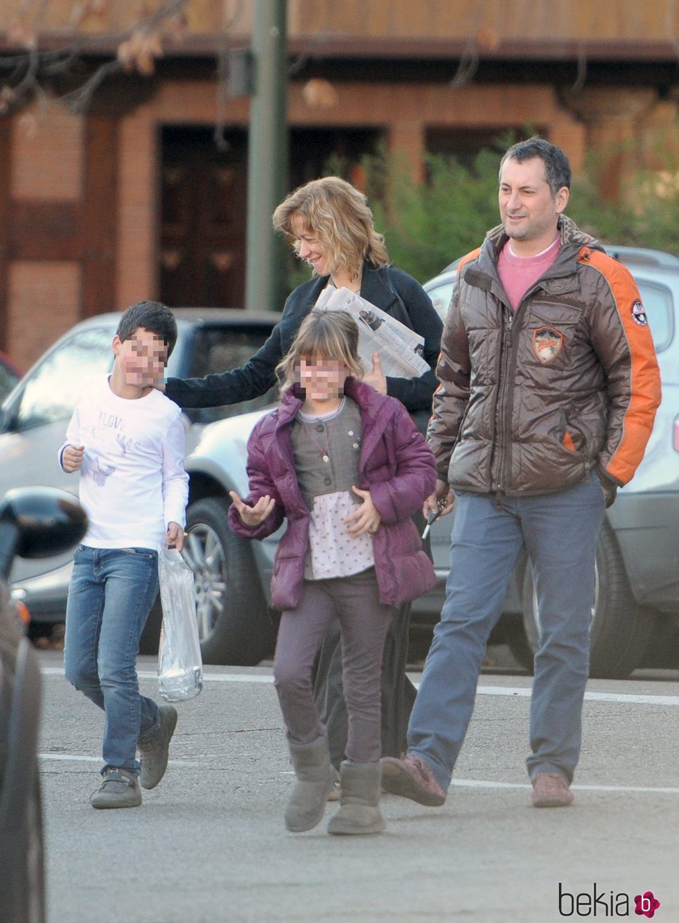 Susanna Griso y su marido Carlos Torras con sus dos hijos